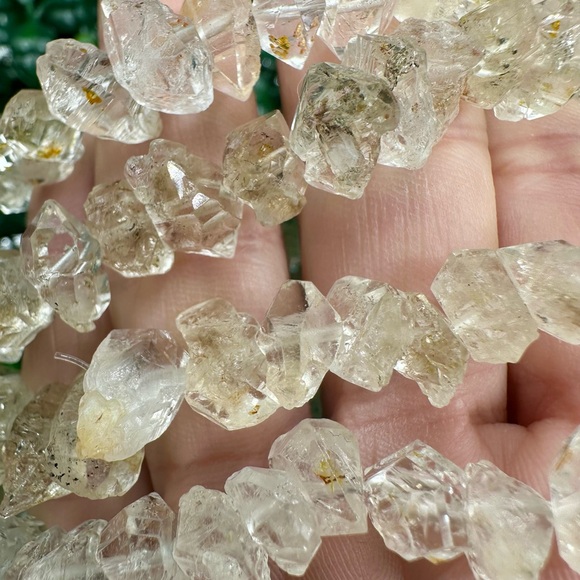 *UV REACTIVE* High Quality, Luminous Petroleum Quartz Free Form Bracelet - Picture 5 of 7